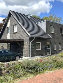 Attraktives Investment in begehrter Lage: vermietetes modernes Zweifamilienhaus in Husum. - Husum (Schleswig-Holstein)