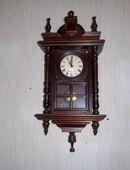 Wand und Standuhren in 91315