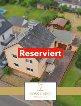 Ein-/ Zweifamilienhaus mit Garage, Gartenhütte auf weitläufigem Grundstück in netter Nachbarschaft - Schöneck