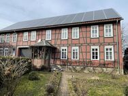 Vierseitenhof mit Fachwerkhaus, Scheune, Nebengebäude, Garten und Grünland - Beetzendorf