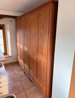 romantisch, echtholz, 5-türiger Schrank! - Magden