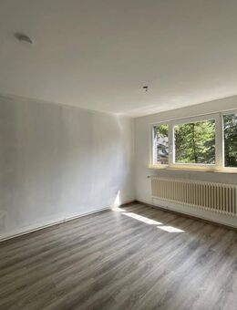 Top 3-Zimmer-Wohnung im Dachgeschoss mit Dusche in Wilhelmshaven City - Wilhelmshaven