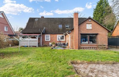 Solides Zweifamilienhaus mit großem Grundstück und Doppelgarage