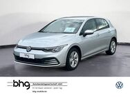 VW Golf, 1.0 eTSI Life, Jahr 2022 - Mössingen