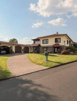 Reichlich Platz für Ihre Ideen: 307 m² Wohn- und Nutzfläche! - Bad Honnef