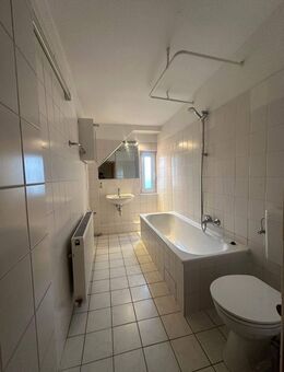 Angebot in der List - Große 3 Zimmerwohnung im Dachgeschoss mit Tageslichtbad - Hannover