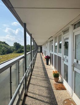 Großzügige 1- Zimmereigentumswohnung mit Balkon & Wellnessbereich im Terrassenhaus in Davenstedt - Hannover