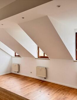 +++1 Monat Kaltmietfrei! RENOVIERTE DACHGESCHOSSWOHNUNG mit EINBAUKÜCHE+++ - Chemnitz