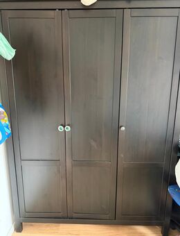 Kleiderschrank aus Holz - Kronberg (Taunus)