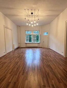 lichtdurchflutete 4 - Raum Wohnung mit, Kamin, Dusche & Badewanne im Schloss - Nordhausen