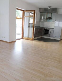 Sehr attraktive Zwei-Zimmerwohnung mit Balkon und Tiefgarage in Hausen - Hausen (Wiesental)