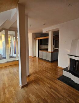 Maisonette-Dachgeschosswohnung in repräsentativem Baudenkmal mit Turmzimmer - Berlin