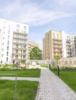 Genießen Sie großzügiges Wohnen: moderne 5-Zimmer-Etagenwohnung mit Loggia und stilvollem Ambiente - Frankfurt (Main)