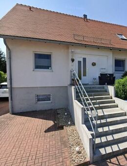 Schöne Doppelhaushälfte in Hainichen (2 Wohnungen) - Hainichen (Sachsen)