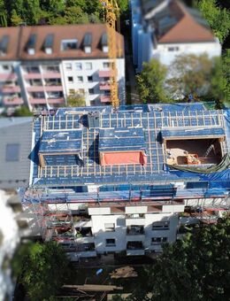 Dachterrasse & Aussicht ins Grüne: Einzigartige 4-Zimmer-Dachgeschosswohnung mit KfW-Förderung - München