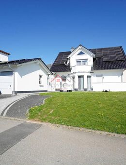Modernes und freistehendes Einfamilienhaus mit Einliegerwohnung in idyllischer Randlage von Mahlstetten - Mahlstetten
