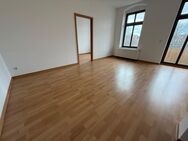 Ins 3.OG mit Lift / Balkon / Bad mit Wanne + Fenster u.v.m. - Chemnitz