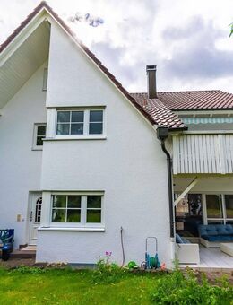 Großzügiges Zweifamilienhaus mit schönem Garten in Rechberghausen - Rechberghausen