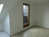 Moderne 2-Zimmer-DG-Wohnung mit Süd-Balkon und Stellplatz ab sofort zu vermieten! - Neumark (Sachsen)