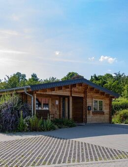 Individuelles Einfamilienhaus mit großzügigen Außenanlagen - Brahmenau