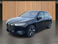 BMW iX, 40 xDrive Sport °, Jahr 2023 - Dresden