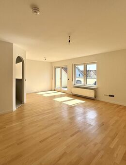 Charmante Dachgeschosswohnung mit großzügigem Wohnbereich in ruhiger Lage! - Hanau (Brüder-Grimm-Stadt)