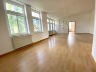 Helle Altbauwohnung mit großem Wohnzimmer und hohen Decken - Oberhausen