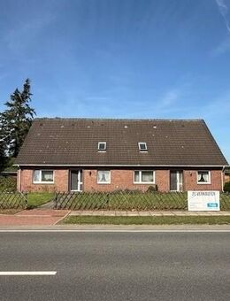 Zweifamilienhaus in Bockhorn mit großem Grundstück - Bockhorn (Niedersachsen)