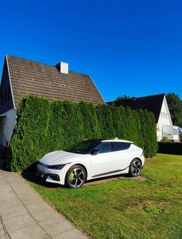 Wohnen mit Potenzial - Einfamilienhaus mit großem Baugrundstück in Haseldorf - Haseldorf