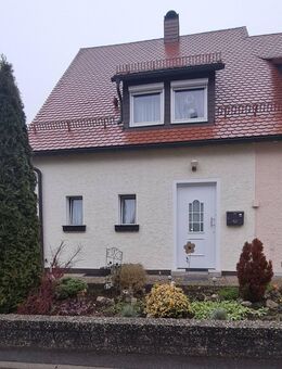Charmante Doppelhaushälfte mit 2 Garagen in 95326 Kulmbach-Forstlahm! - Kulmbach