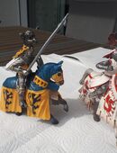 3 x Schleich Ritter auf Pferden und 3 ohne Pferde siehe dazu die Fotos in 53340