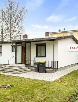 IMMOBERLIN.DE - Gepflegter Bungalow und/oder großes Baugrundstück in familienfreundlicher Lage - Berlin