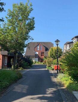 HENNEF Top Lage, DHH, 5 Zi. mit Studio ca. 200 m² WNfl., Vollkeller, 2 Terrassen, schöner Süd-Garten - Hennef (Sieg)