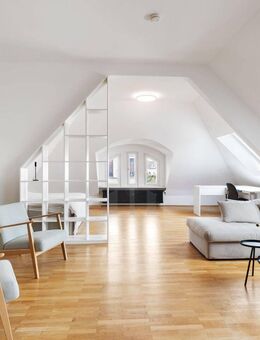 Dachgeschossloft mit Blick über den Habsburgerplatz - München