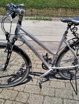 Gut erhaltenes Damen-Trekkingrad - Schäftlarn