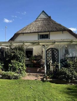 Charmantes Reetdachhaus mit großem Grundstück und modernisierten Innenbereich - Nordenham