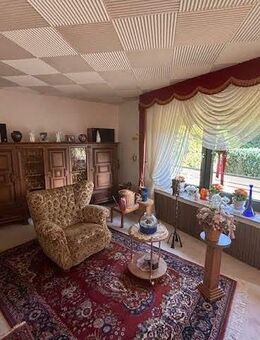 Doppelhaushälfte in Bad Oeynhausen-Werste mit *Wohnrecht*, Terrasse, Garage und Vollkeller - Bad Oeynhausen