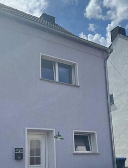 Vermietete kleine Doppelhaushälfte in ruhiger Seitenstrasse mit schönem Weitblick in VK-Ludweiler zu verkaufen - Völklingen
