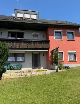 Genießen Sie die herrliche Lage: gepflegtes Wohlfühlhaus mit zwei Wohnungen - Helmbrechts