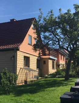 6-Zimmer Doppelhaushälfte mit großem schönen Grundstück, zwei Wohneinheiten und modernem Dach - Ruhla