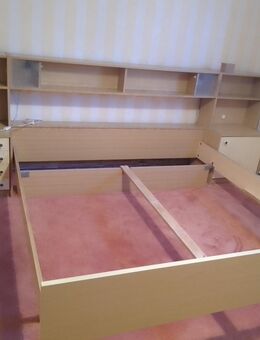 Bettanlage mit Überbau und Spiegelkommode - Belgern-Schildau