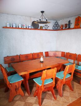 Holzeckbank mit Tisch und Stühlen - Neuruppin