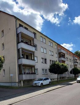 schöne ruhig gelegene 4 Raum Wohnung mit Balkon, Stellplatz u. Kellerraum - Neukieritzsch