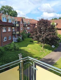 Wohnen im Pahlhof: Gemütliche 2-Zimmer-Dachgeschosswohnung für Senioren mit Balkon - Fahrdorf