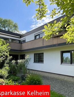 Modernes Architektenhaus im zeitlosen Bauhausstil mit Einliegerwohnung und Weitblick in Saal/Donau - Saal (Donau)