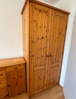 komplettes Schlafzimmer Bett und 3 Kästen und Kommode - Buchs SG