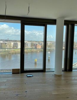 EXKLUSIVE EIGENTUMSWOHNUNG MIT HAFENBLICK -WOHNEN ÜBER DEM WASSER - Oldenburg