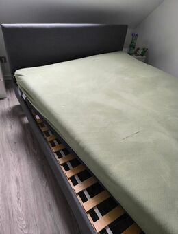 Schönes sehr gut erhaltenes 160x200cm Bett - Pattensen