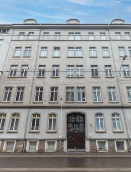 RARITÄT IM LEIPZIGER ZENTRUM // Vermietete 2-Raum-Wohnung mit offener Wohnküche, Gäste-WC & Aufzug - Leipzig