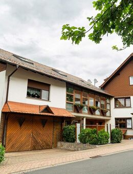 Großzügiges Zweifamilienhaus - viel Platz und Zukunftspotenzial für Ihre Wohnideen - Kirchheim (Hessen)